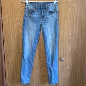 American Eagle light wash high waisted skinny jeans size 28x30